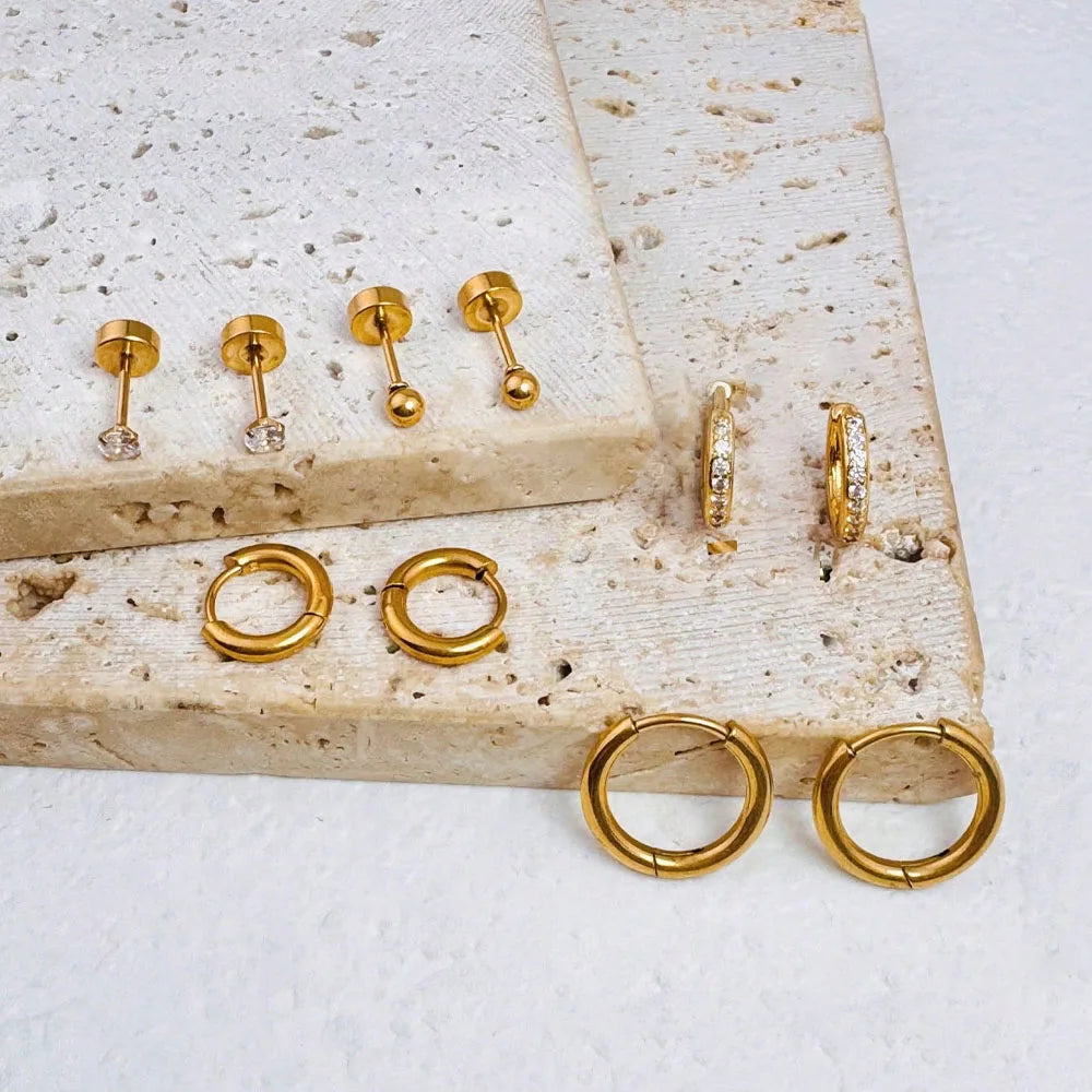 Set de 5 Pares de Aros Huggie Minimalistas Chapados en Oro 14K