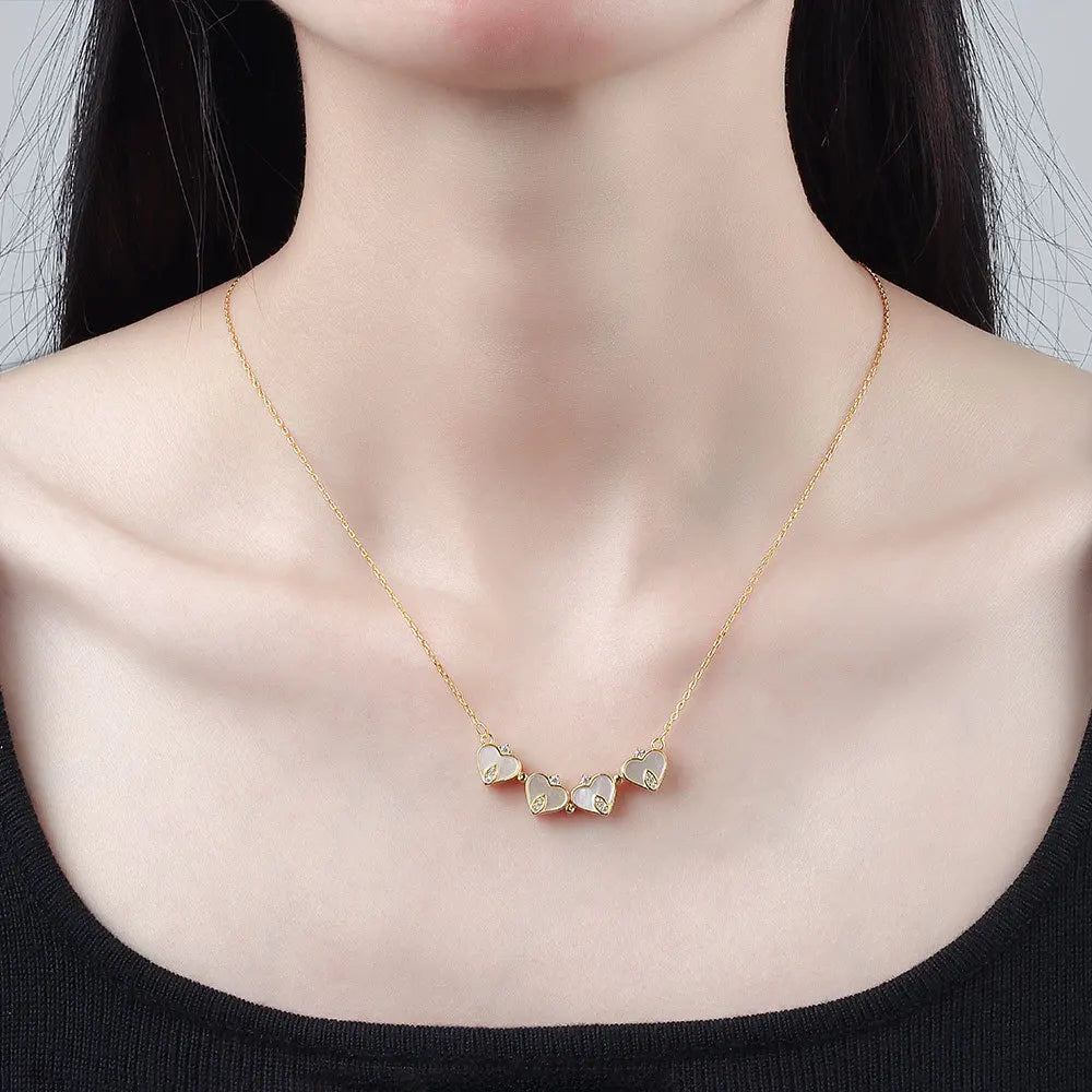 Collar de Acero con Trébol y Corazón