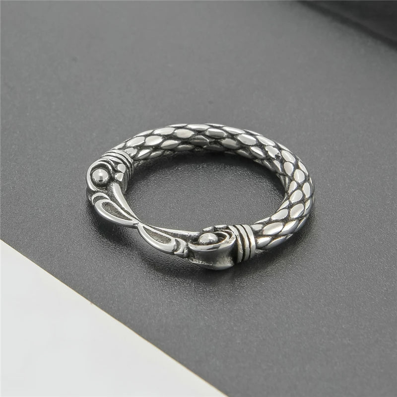 Anillo Vikingo de Acero con Pico de Águila