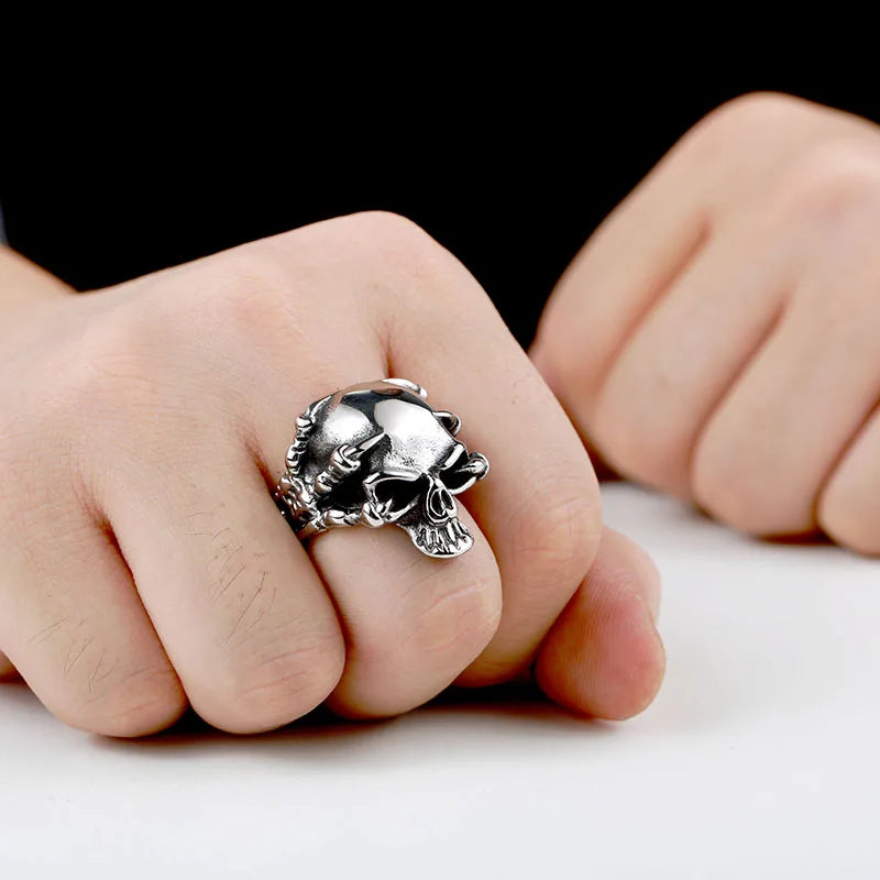 Anillo Gótico de Acero 316L con Garra y Calavera