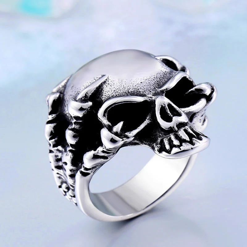 Anillo Gótico de Acero 316L con Garra y Calavera