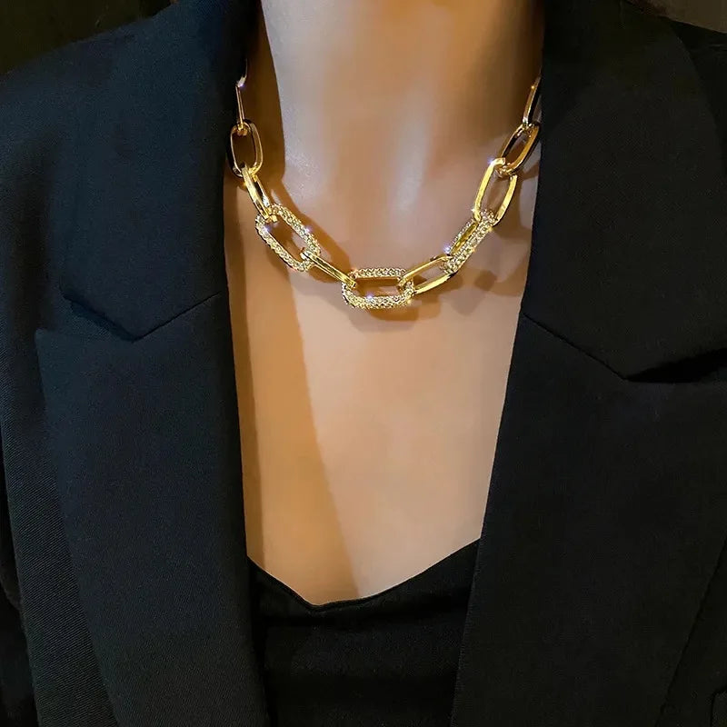 Collar Brutalista Geométrico