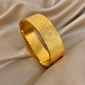 Brazalete Dorado de Acero con Hojas de Sol