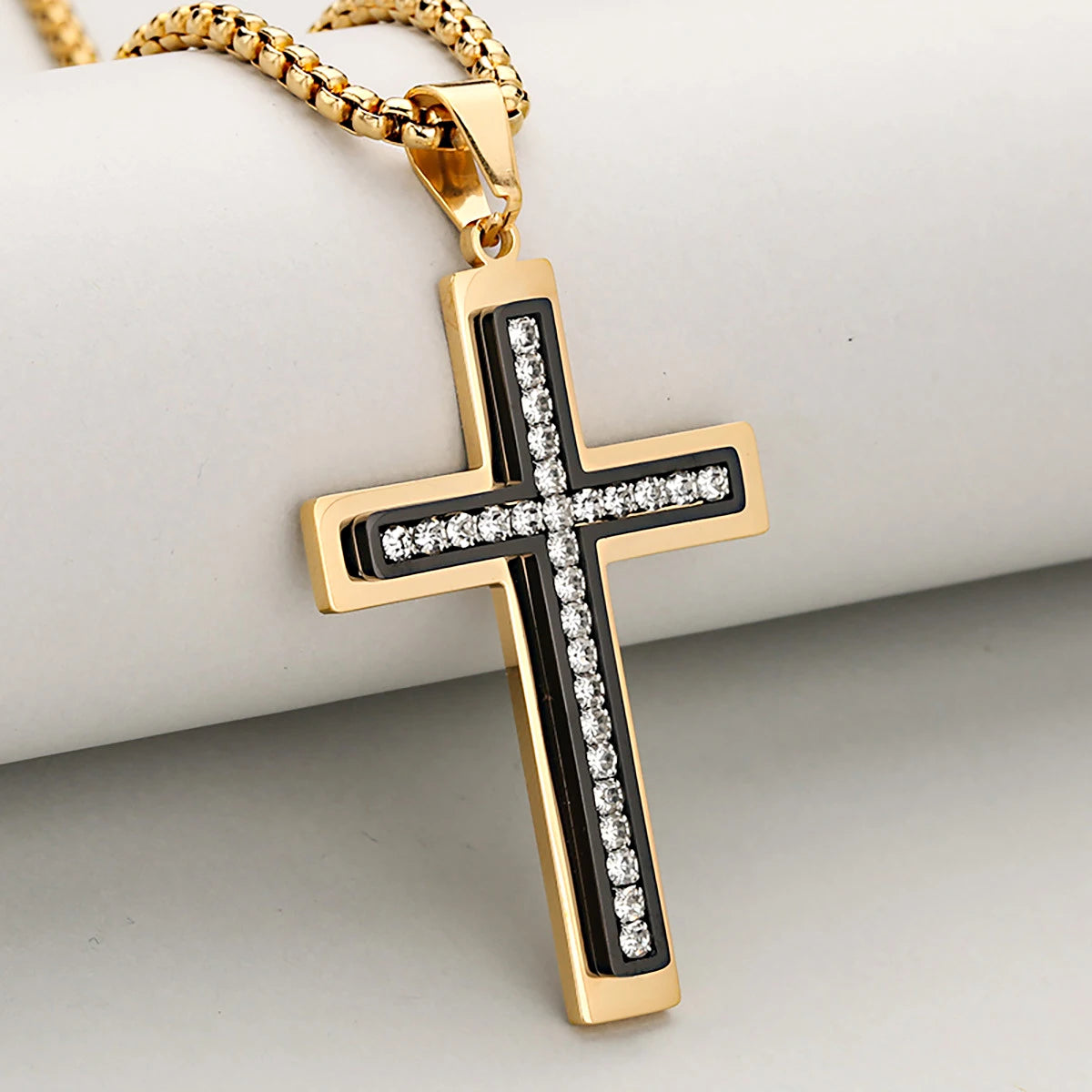 Collar de Acero con Cruz y Cristales