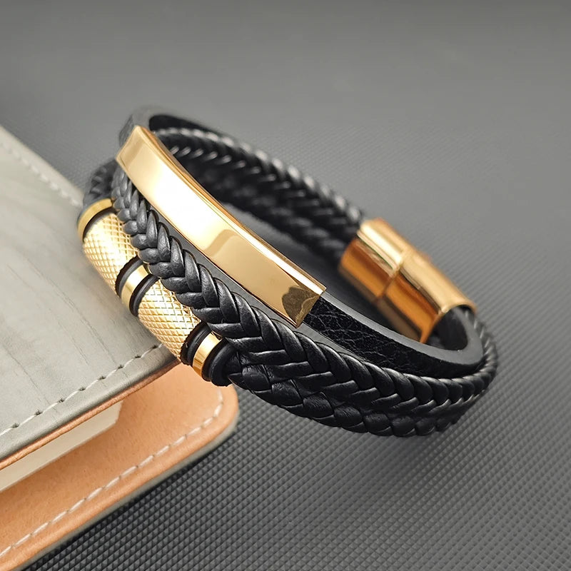 Pulsera Multicapa de Cuero con Cuentas Doradas