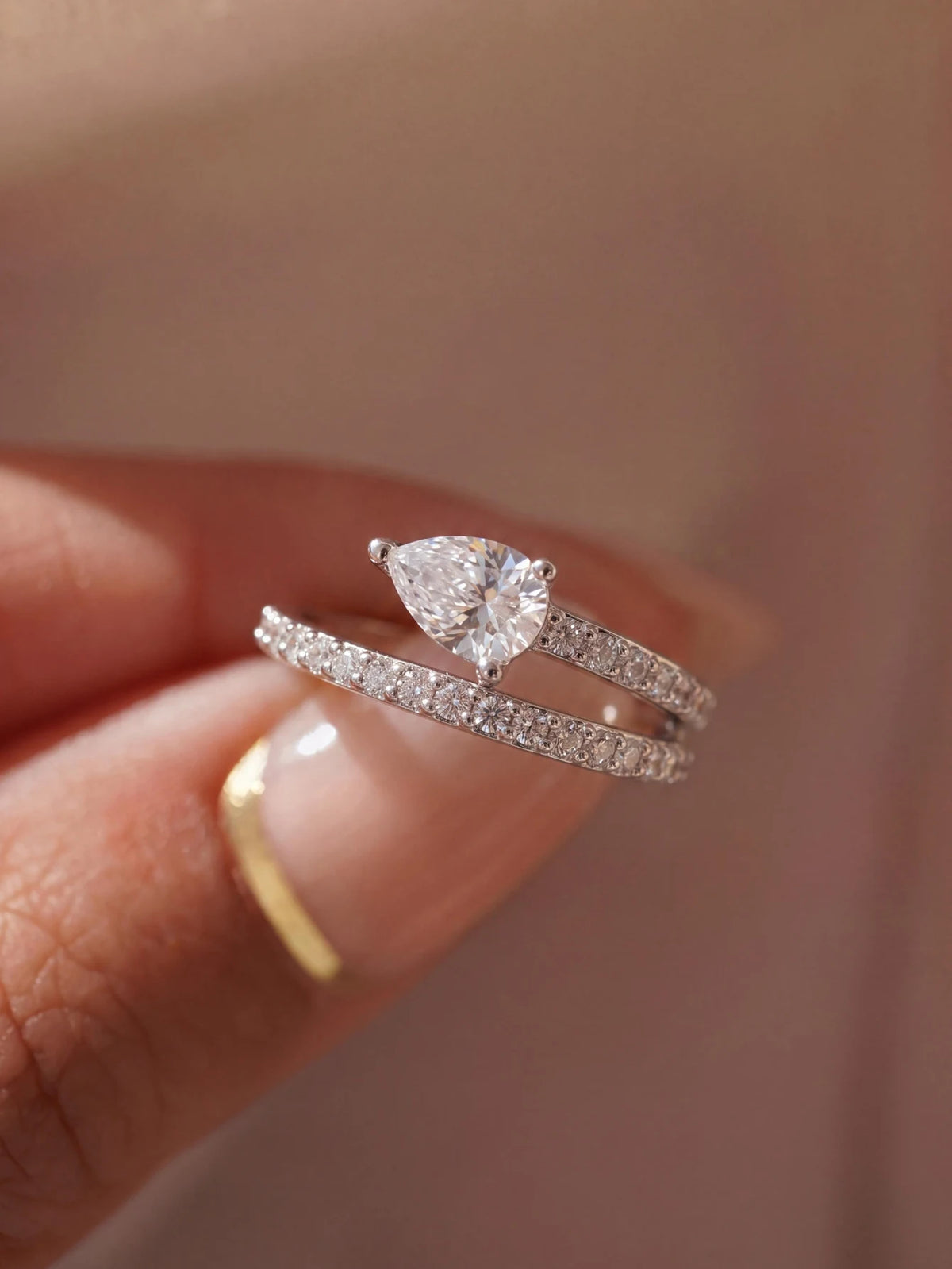 Anillo de Plata 925 con Circonita Pera