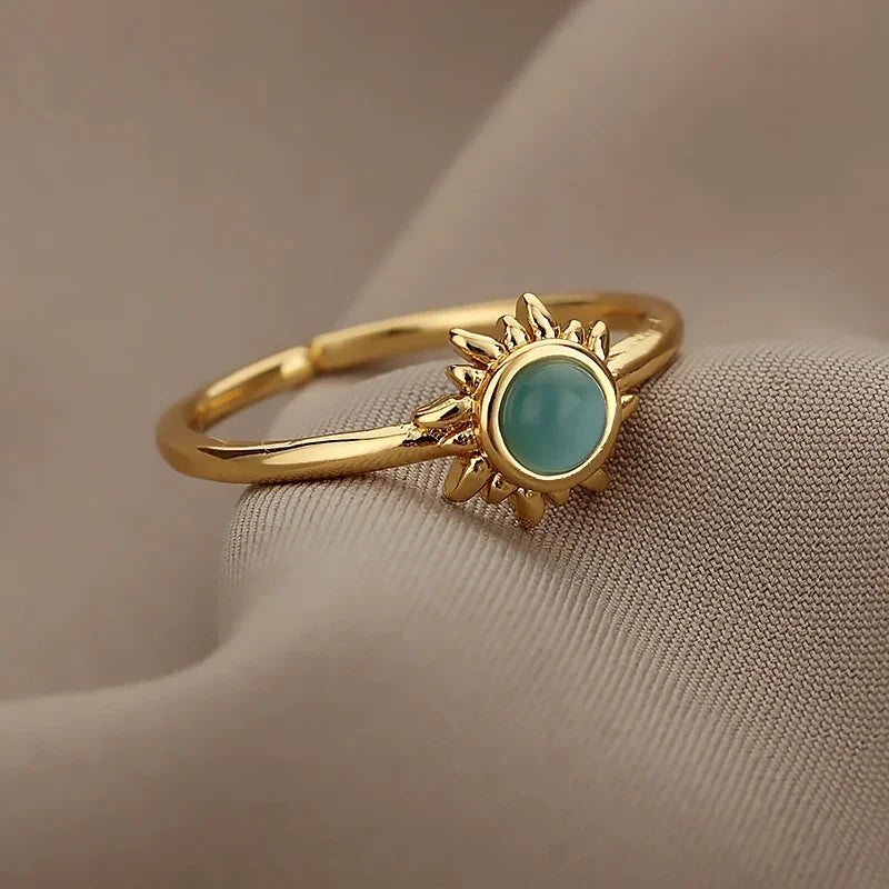 Anillo Dorado Vintage con Corazón