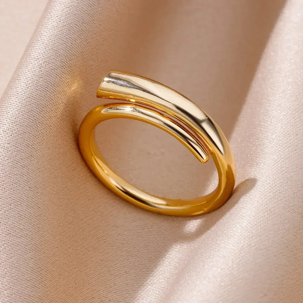 Anillo Dorado Vintage con Corazón