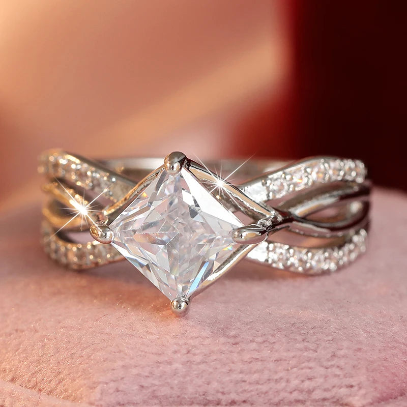 Anillo de Promesa con Zirconia Sintética de Lujo para Mujer