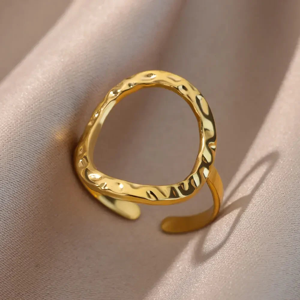Anillo Dorado Vintage con Corazón