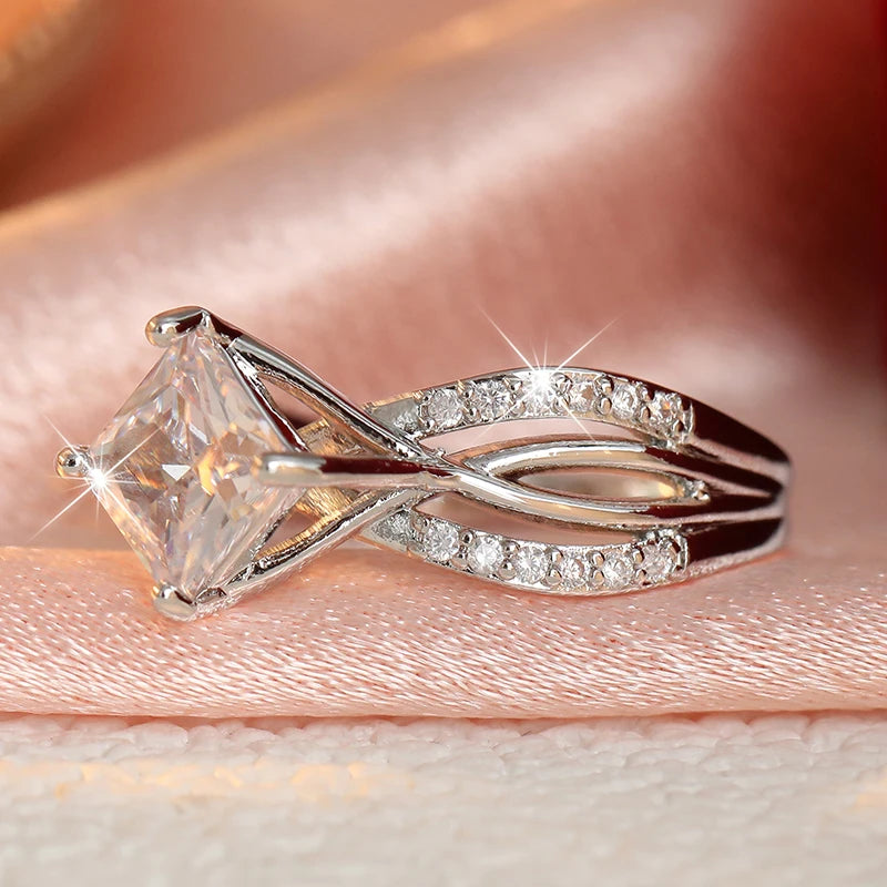 Anillo de Promesa con Zirconia Sintética de Lujo para Mujer