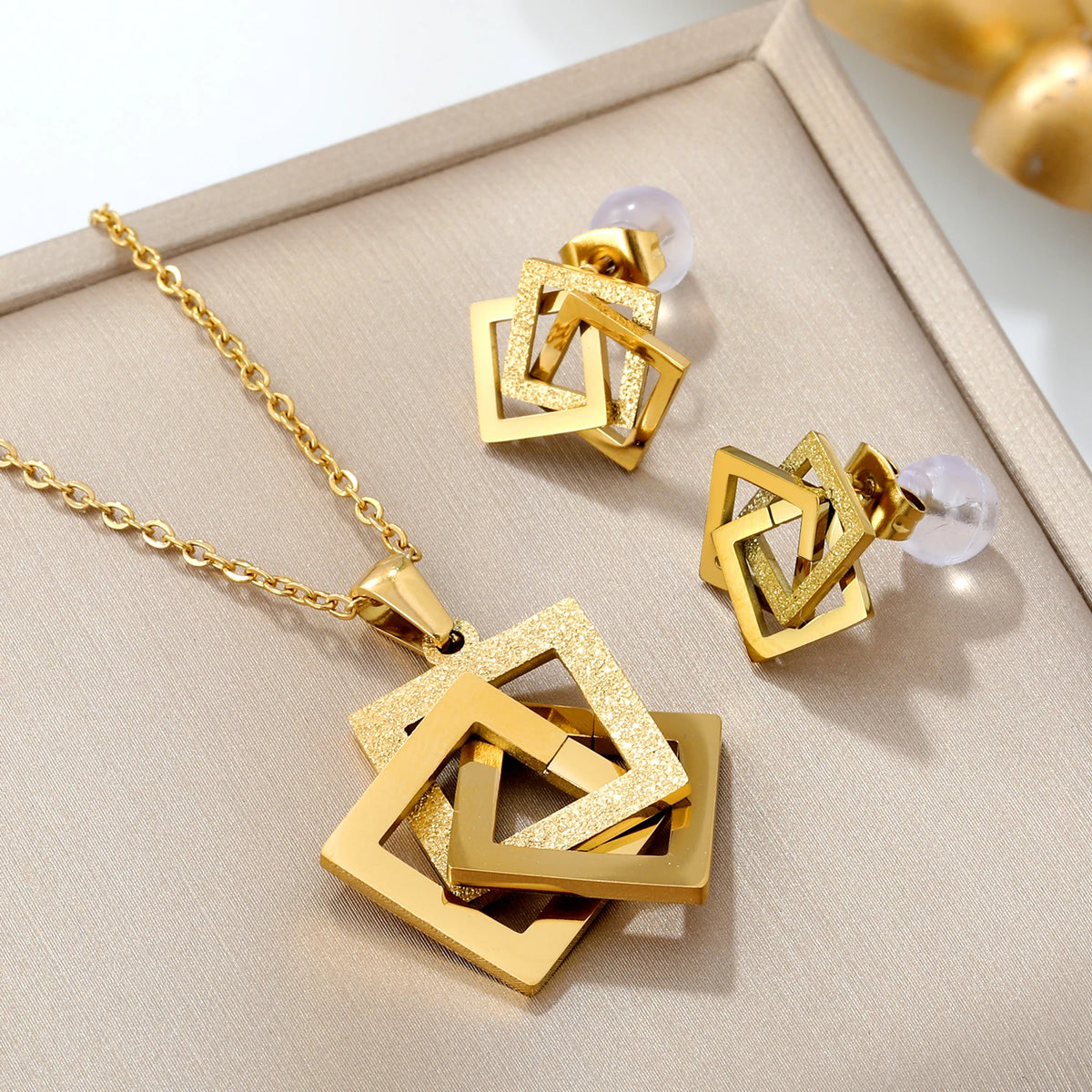 Conjunto Dorado Impermeable de Acero