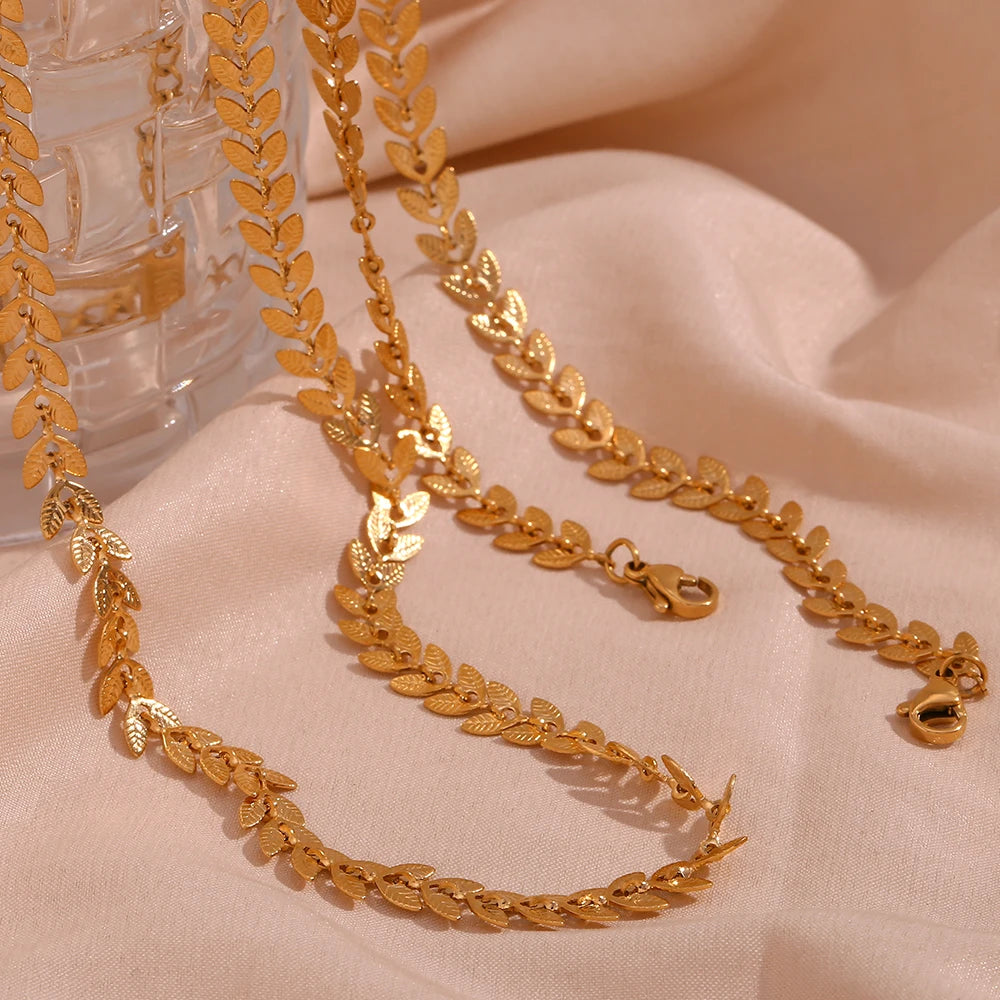 Conjunto Dorado de Acero con Hojas