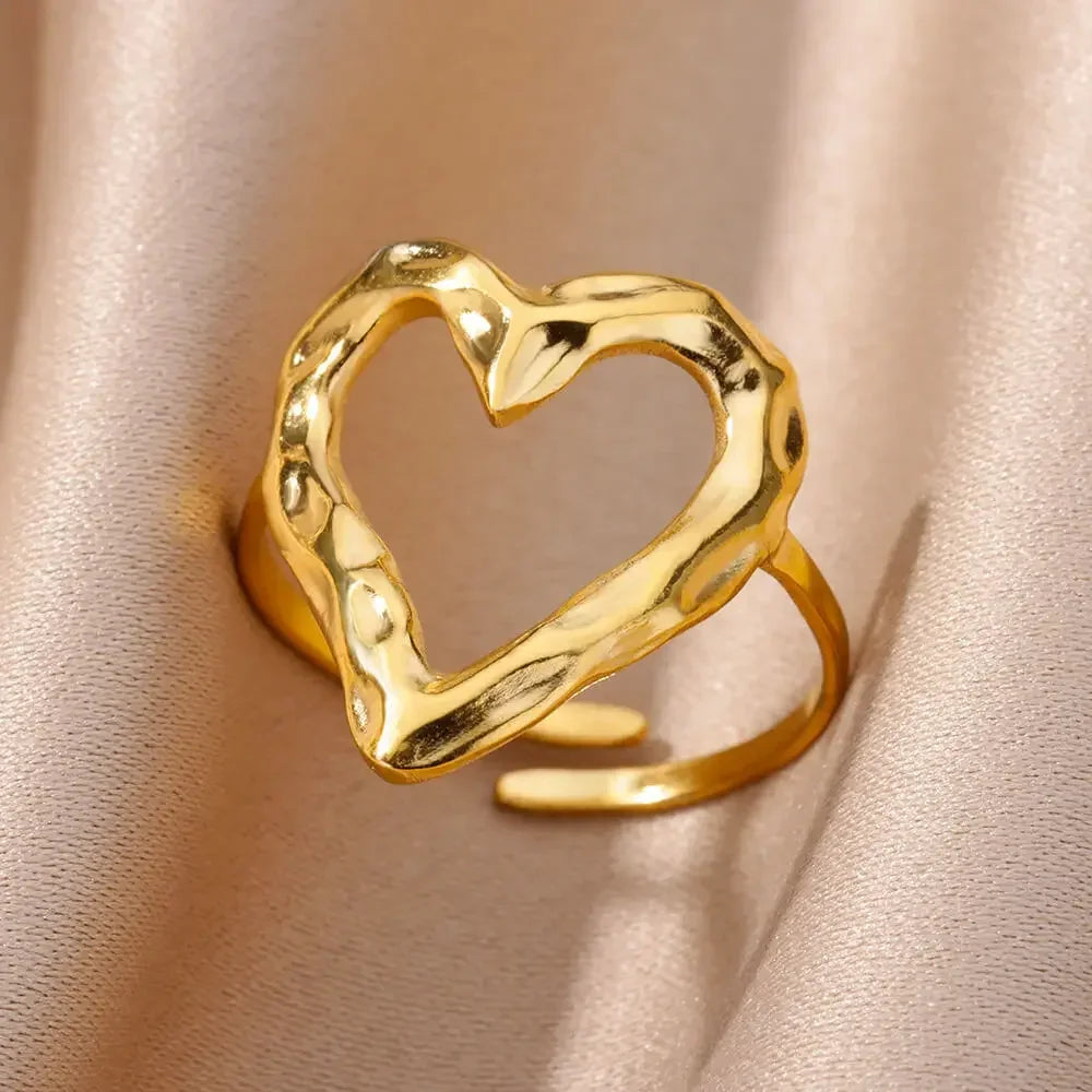 Anillo Dorado Vintage con Corazón