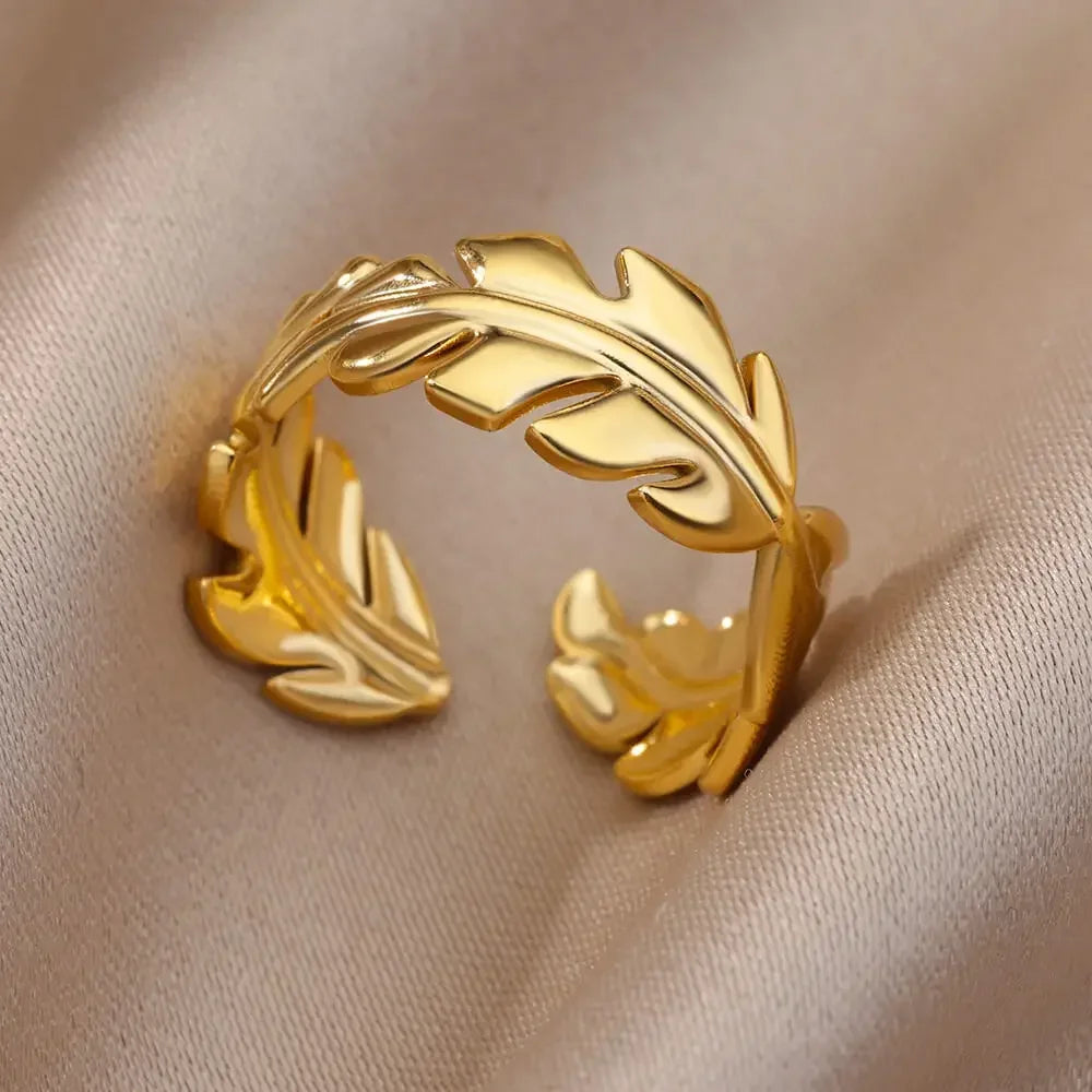 Anillo Dorado Vintage con Corazón