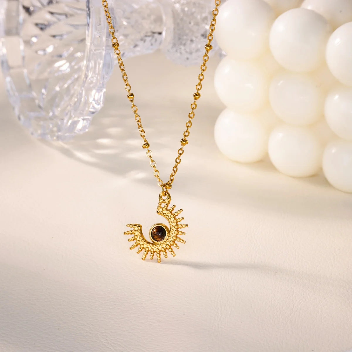 Collar Geométrico de Acero con Girasol
