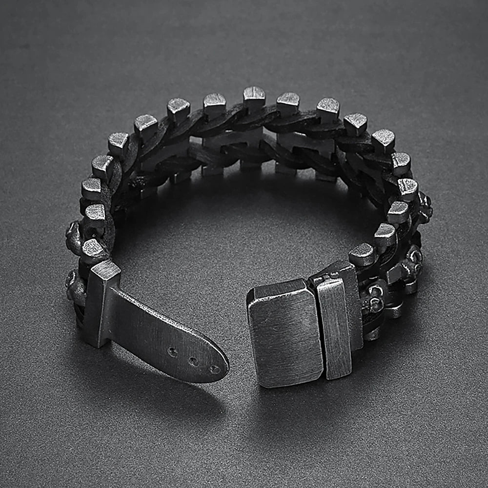 Pulsera de Cuero Trenzado con Calavera Negra