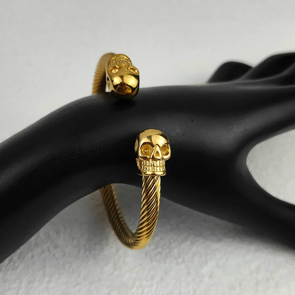 Brazalete Abierto de Acero con Doble Calavera