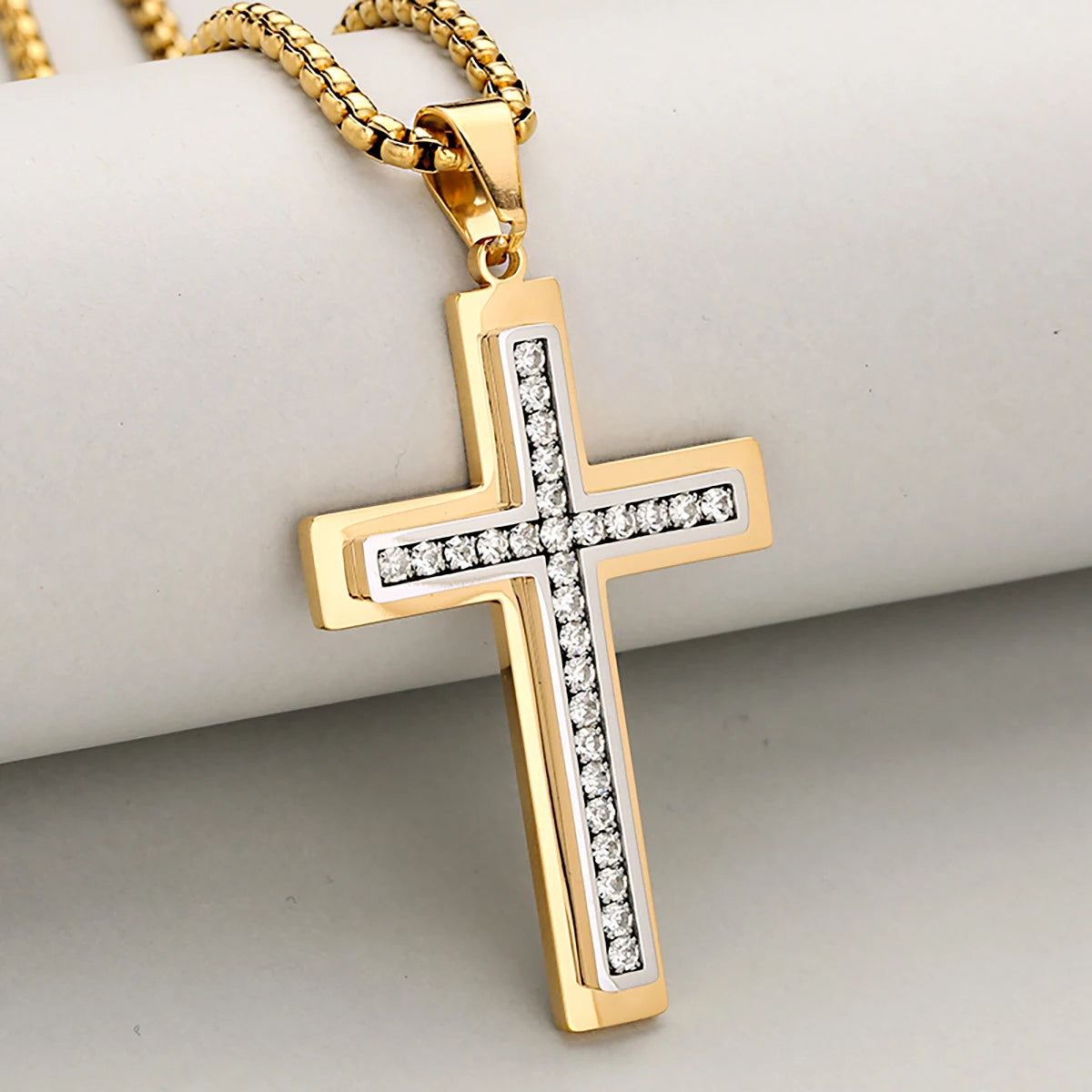 Collar de Acero con Cruz y Cristales