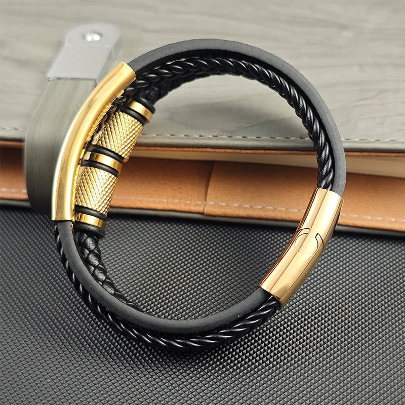 Pulsera Multicapa de Cuero con Cuentas Doradas