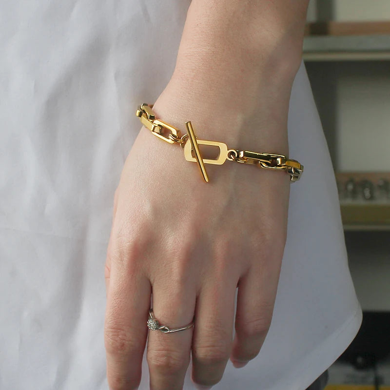 Pulsera Geométrica de Acero con Cierre en T
