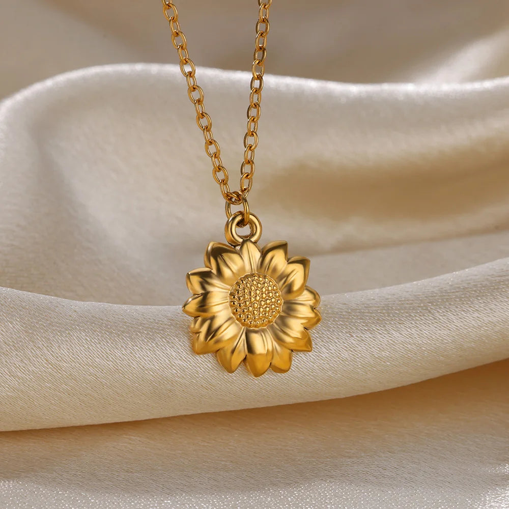 Collar Geométrico de Acero con Girasol