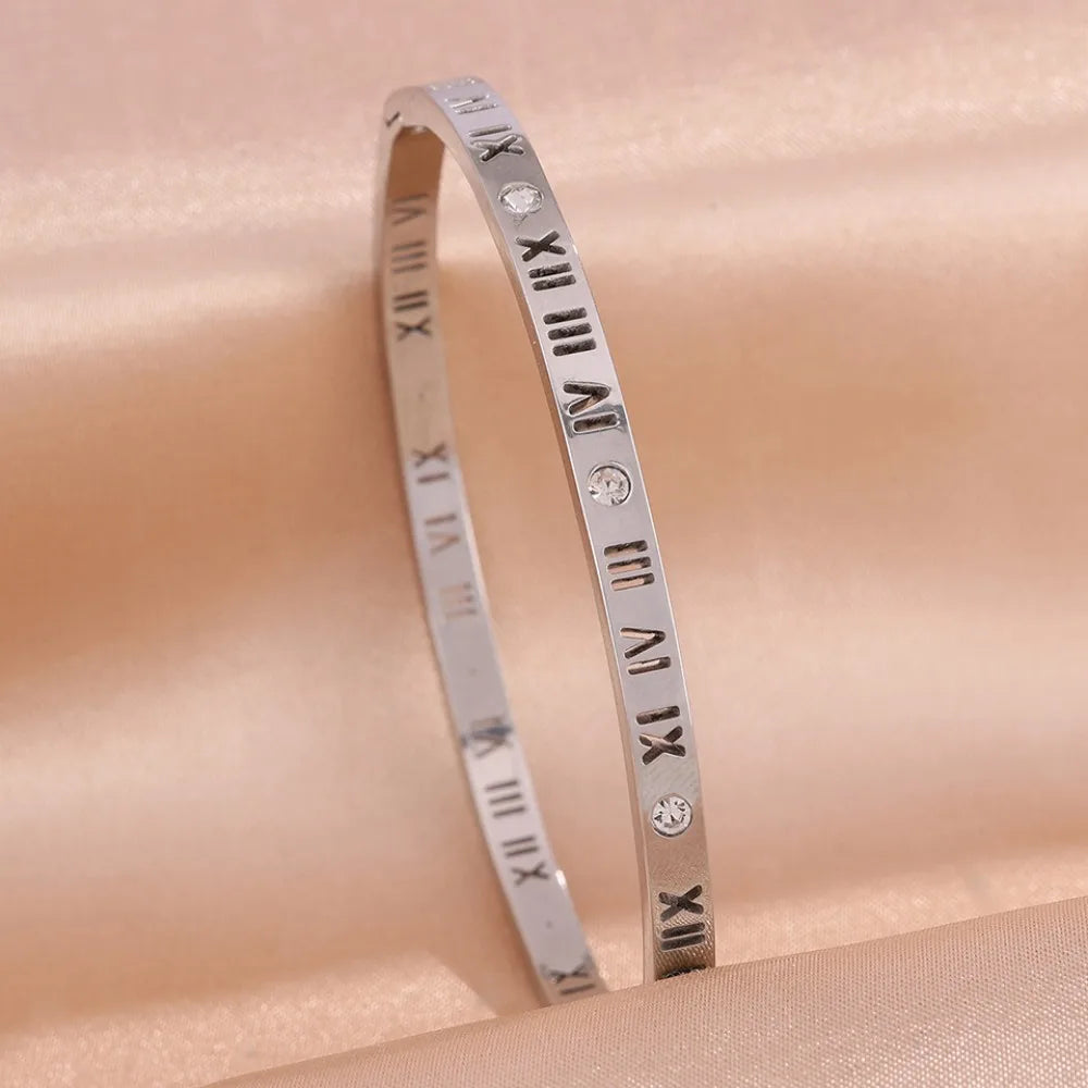 Pulsera Abierta con Números Romanos