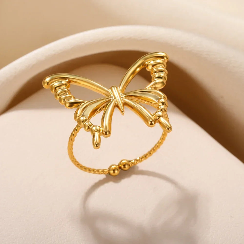 Anillo Dorado Vintage con Corazón