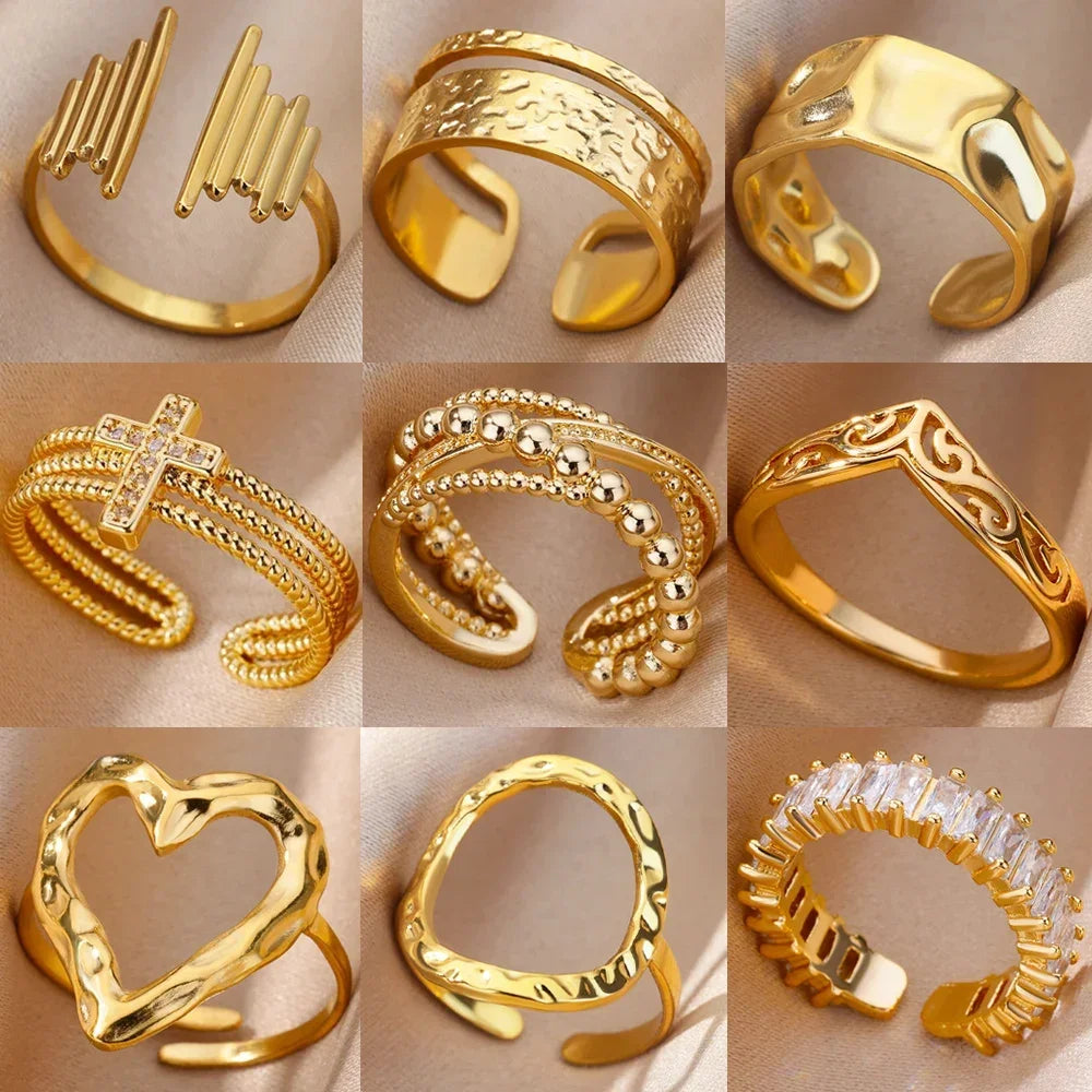 Anillo Dorado Vintage con Corazón