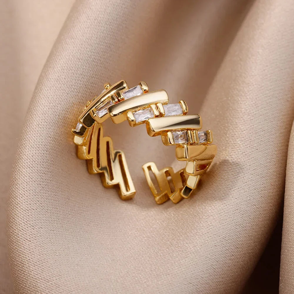 Anillo Dorado Vintage con Corazón