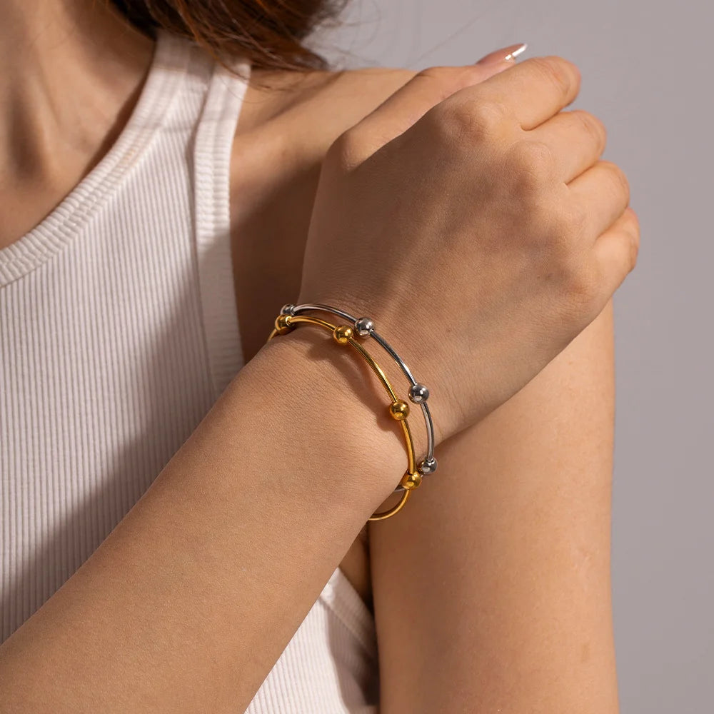 Brazalete Fino Dorado con Cuenta de Acero