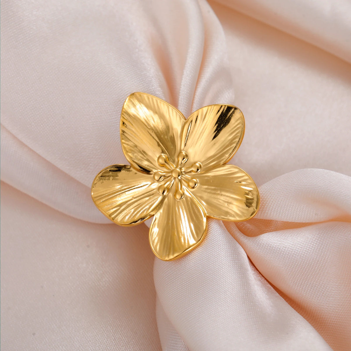 Anillo Abierto de Acero con Flor Grande