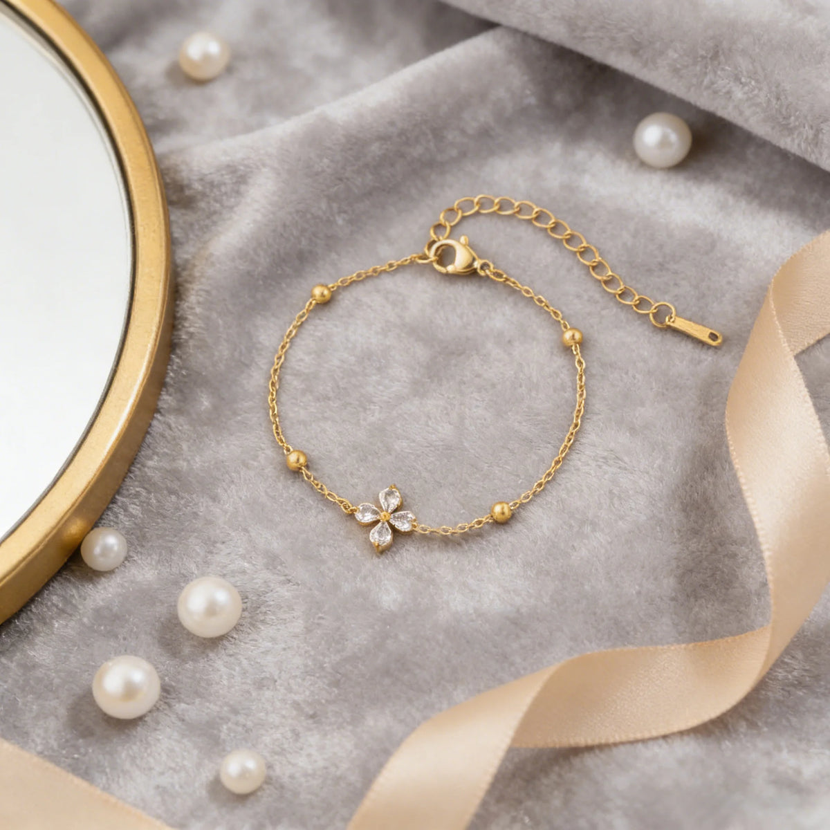 Pulsera Dorada de Acero con Números Romanos