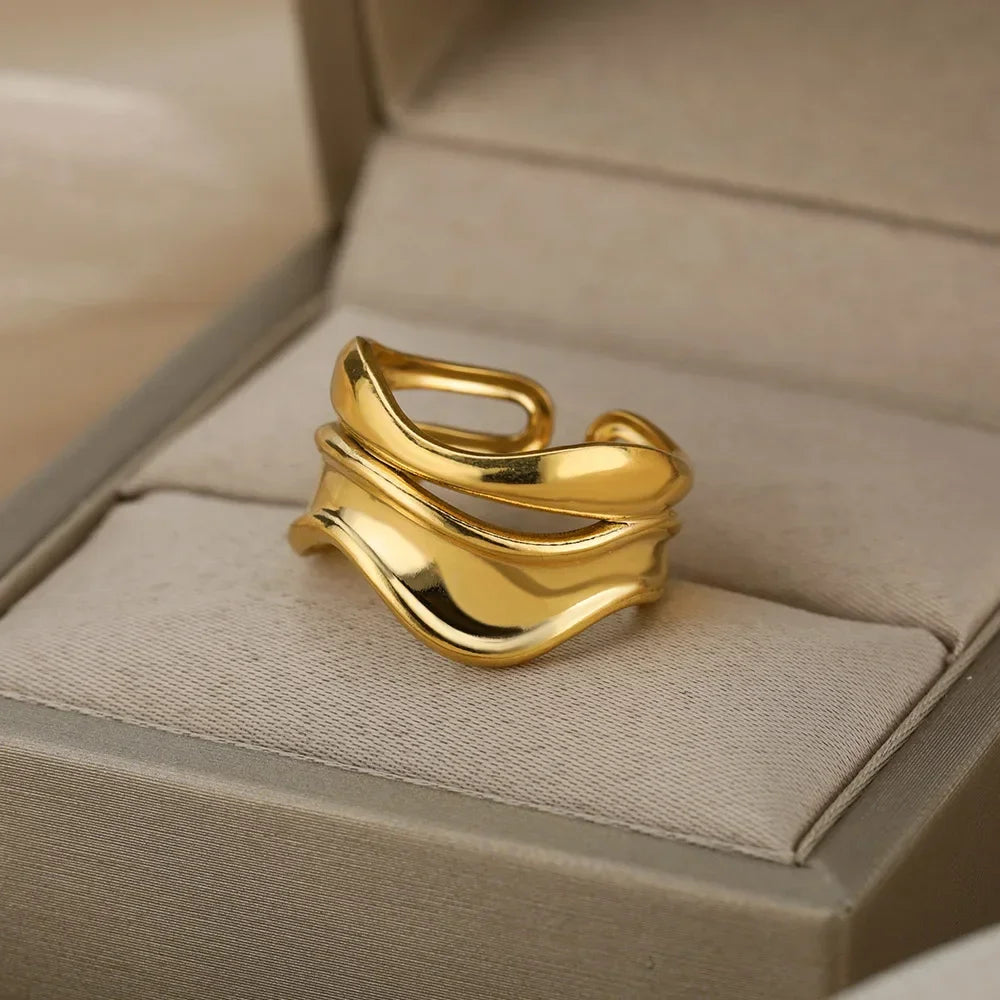 Anillo Dorado Vintage con Corazón