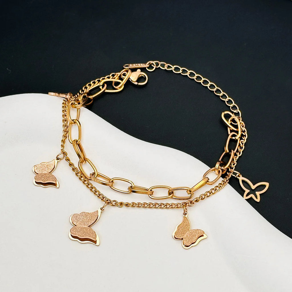 Collar Rosa Dorado con Doble Mariposa