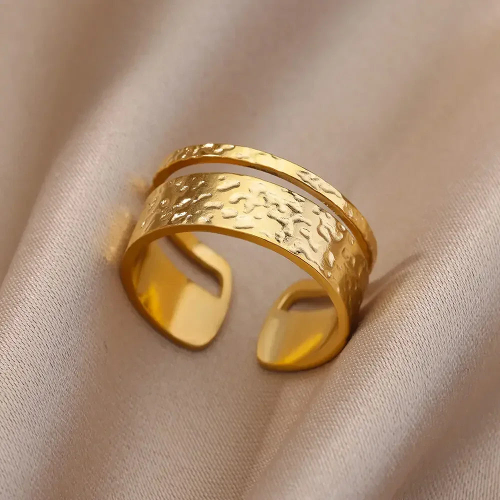 Anillo Dorado Vintage con Corazón