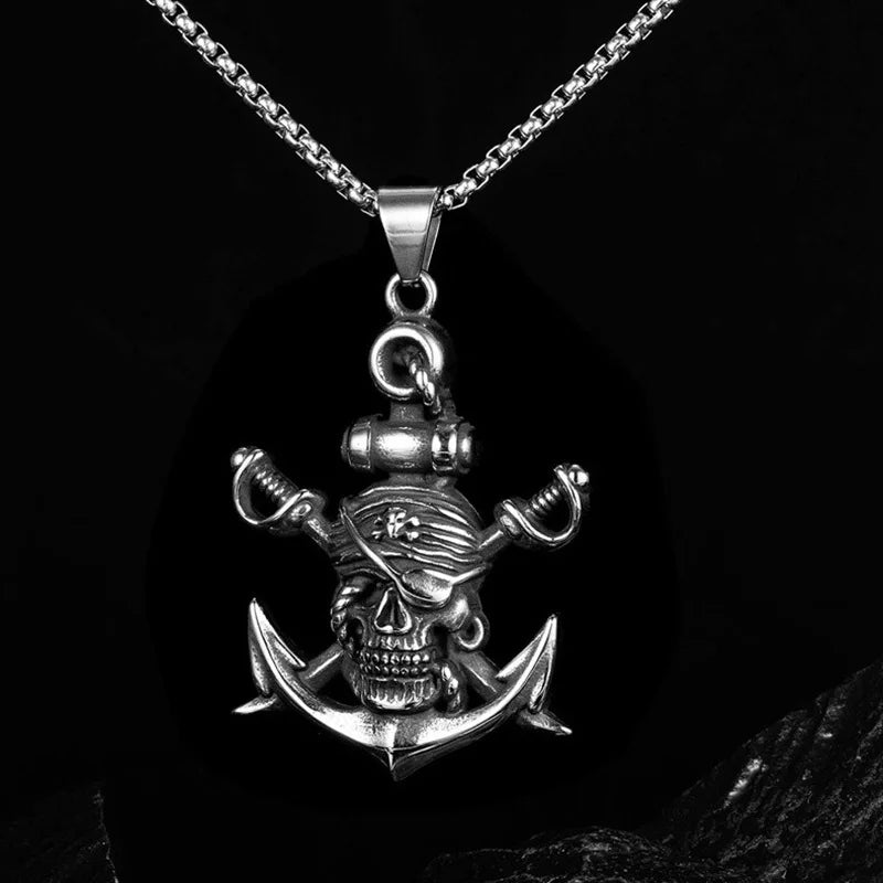 Collar de Acero con Calavera y Espadas