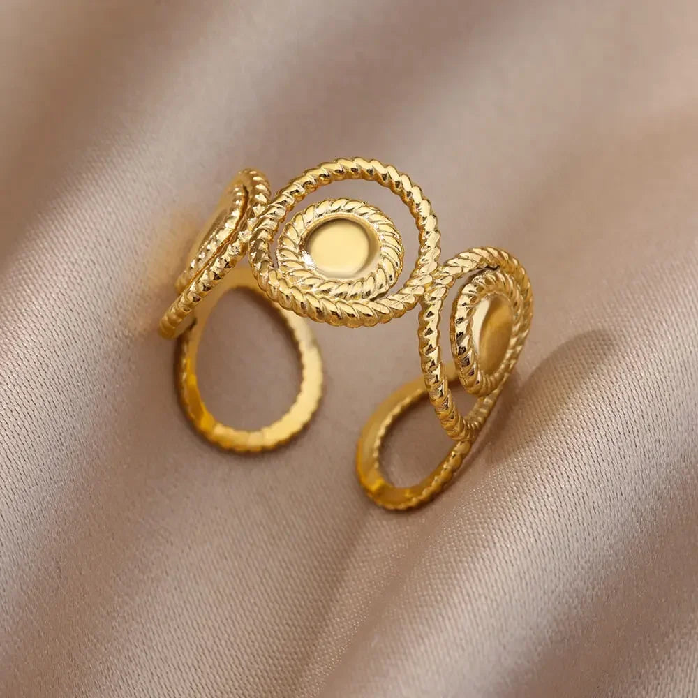 Anillo Dorado Vintage con Corazón