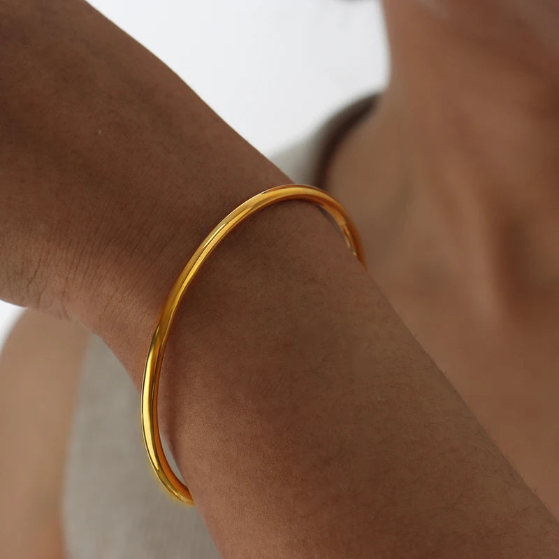 Pulsera Redonda Minimalista Dorada