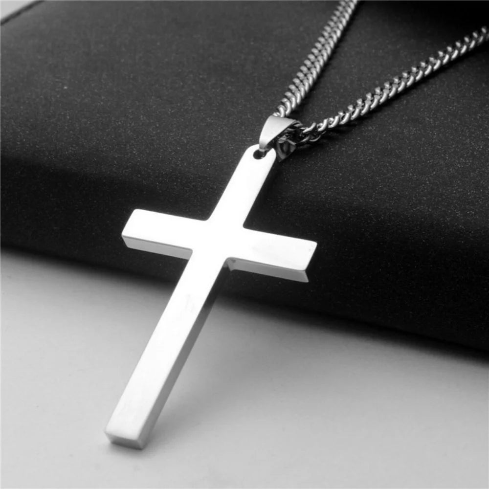 Collar Clásico de Acero con Cruz