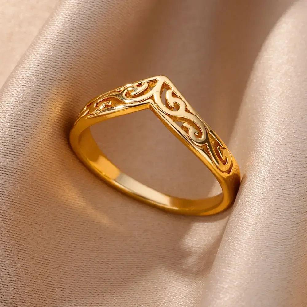 Anillo Dorado Vintage con Corazón