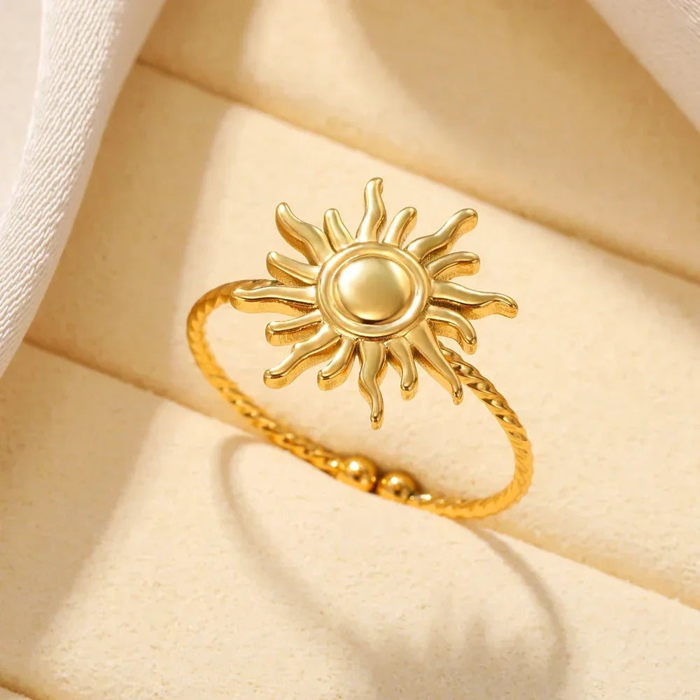 Anillo Dorado Vintage con Corazón