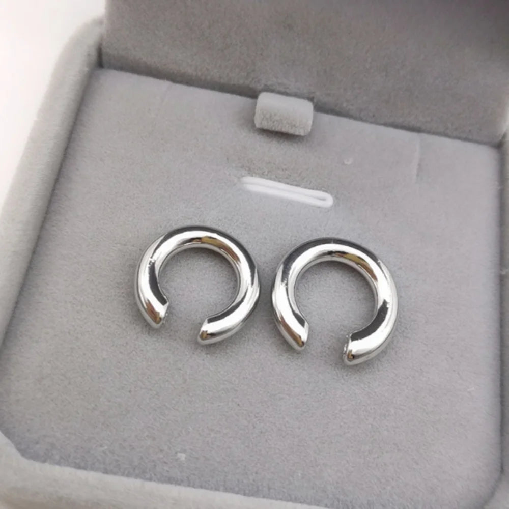 Aretes Clip Redondos Dorados Sin Perforación — Estilo C para Mujer