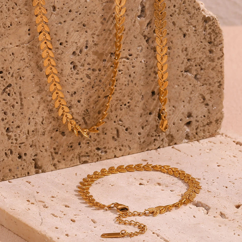 Conjunto Dorado de Acero con Hojas