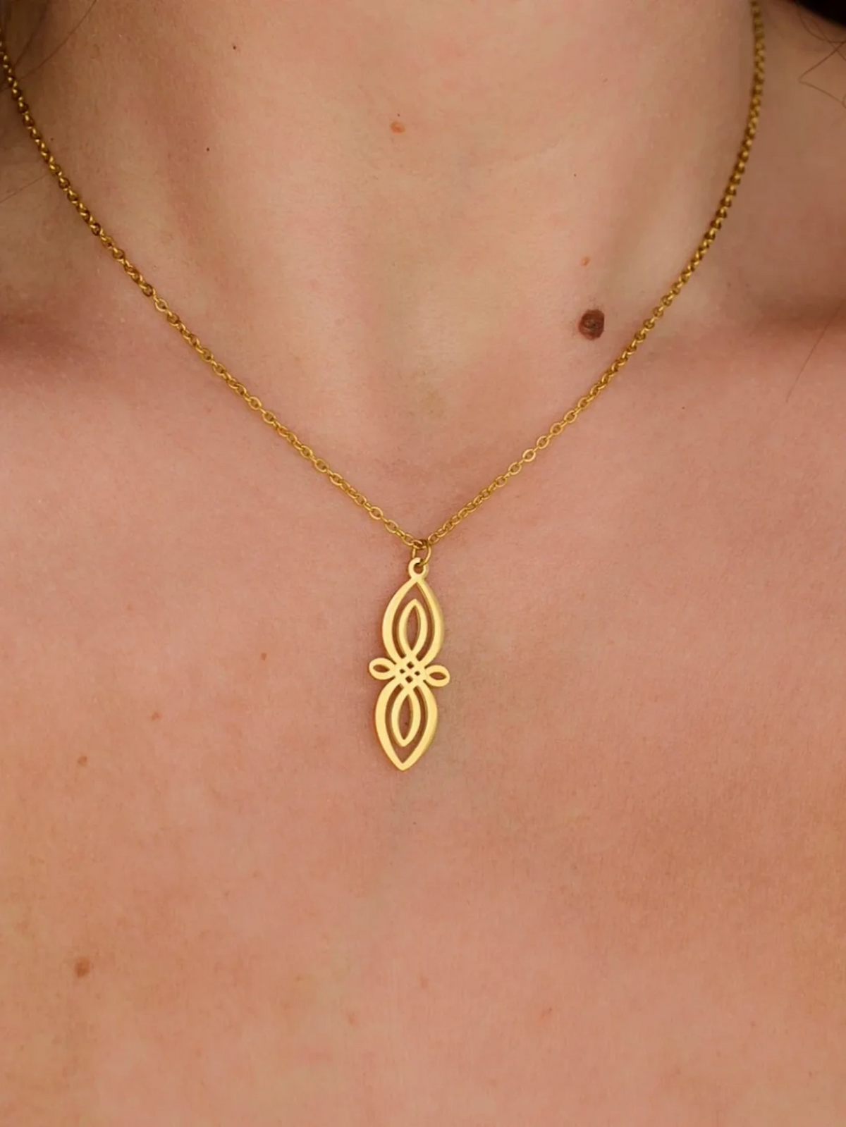 Collar de Acero con Nudo de Bruja