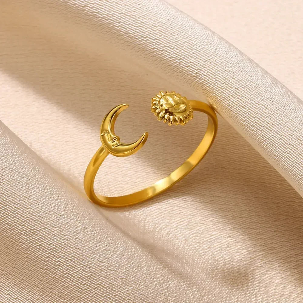 Anillo Dorado Vintage con Corazón