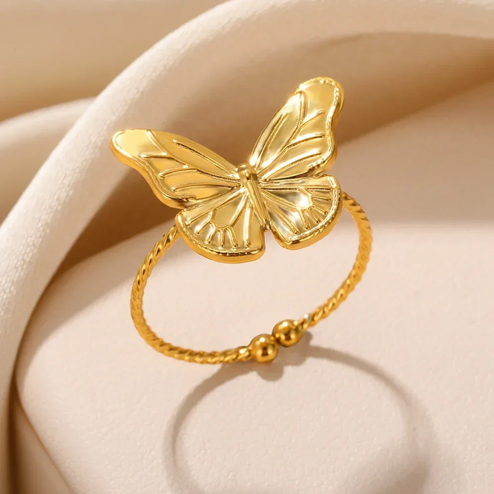 Anillo Dorado Vintage con Corazón