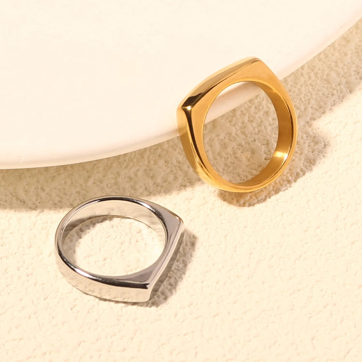 Anillo Cuadrado Minimalista de Acero