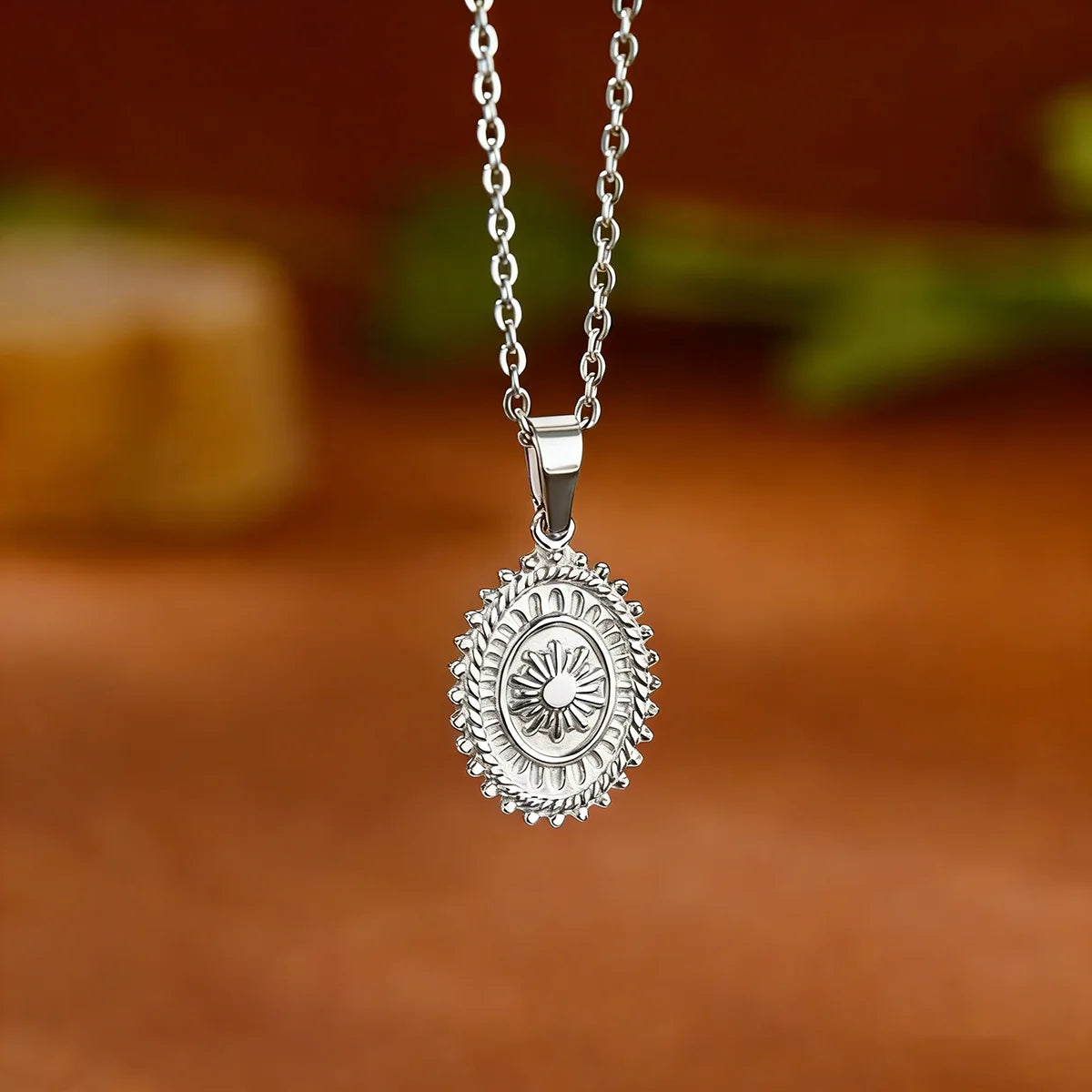 Collar Geométrico de Acero con Girasol
