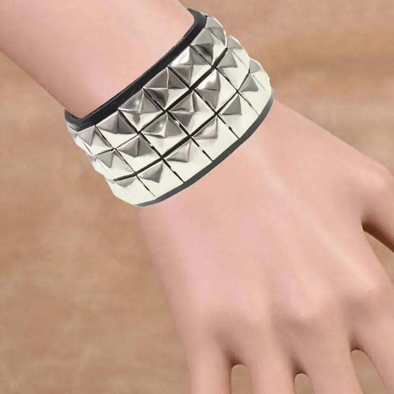 Pulsera Brutalista de Diseño